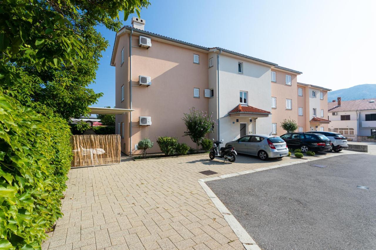 Apartments Crnekovic IV บัชกา ภายนอก รูปภาพ