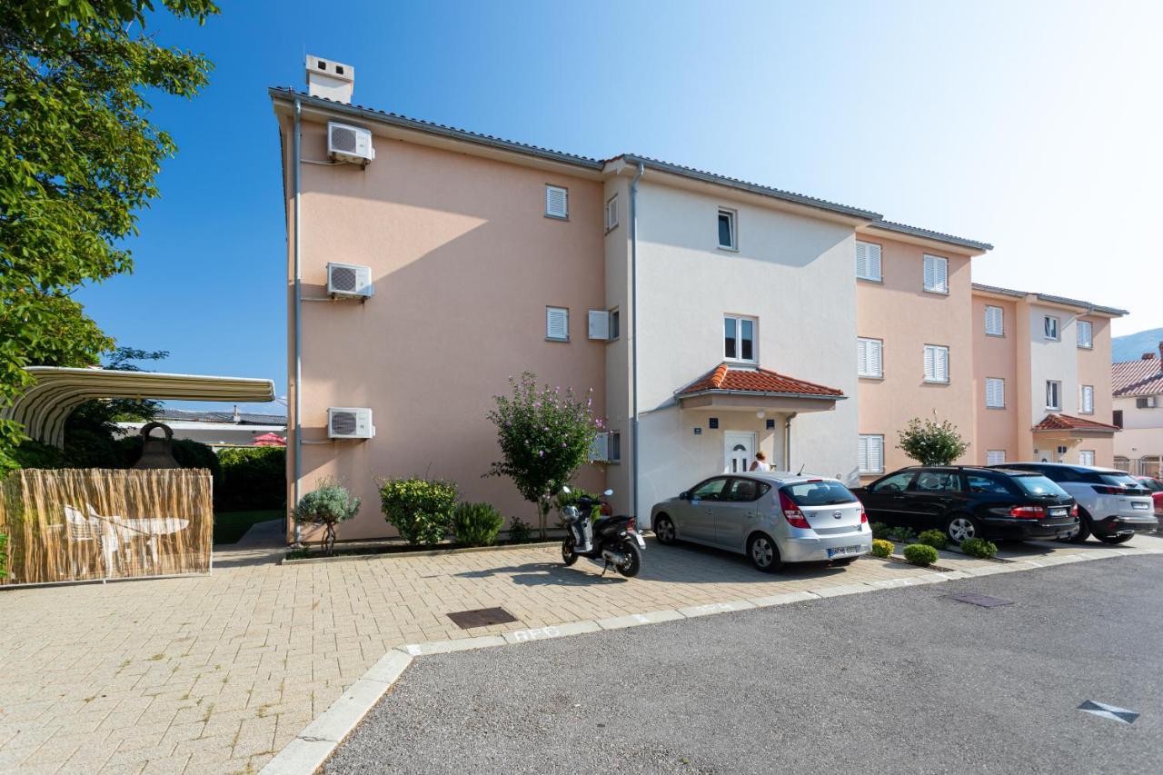 Apartments Crnekovic IV บัชกา ภายนอก รูปภาพ