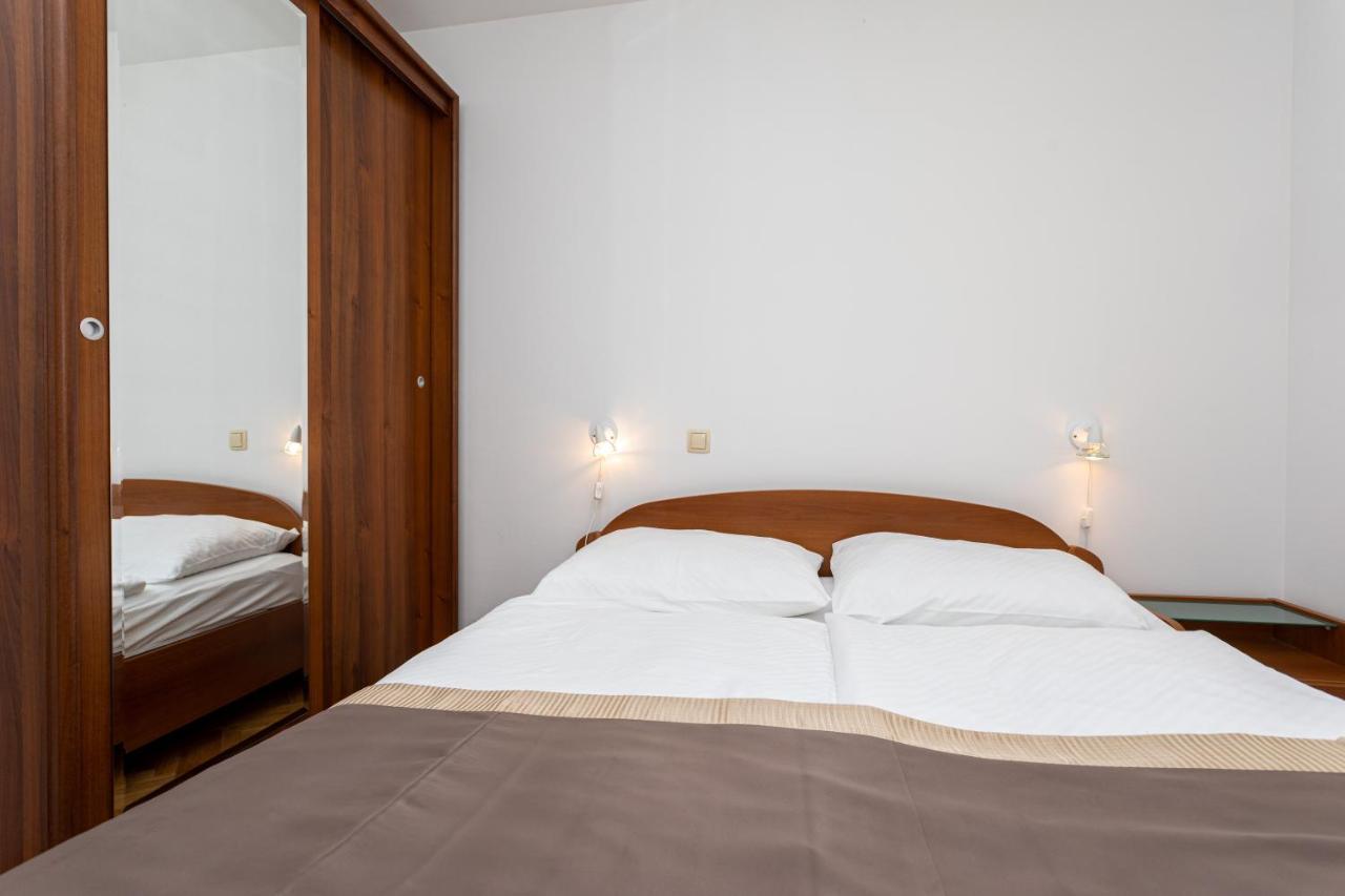 Apartments Crnekovic IV บัชกา ภายนอก รูปภาพ